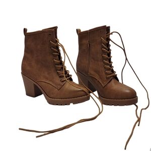 Brown laced boots